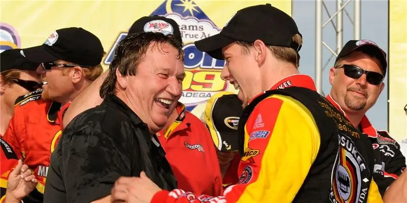 Джеймс Финч Собственный капитал: Вики, Женат, Семья, Свадьба, Заработная плата, Братья и сестры