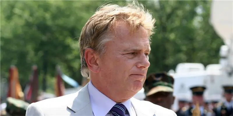 Пэт Саяк Чистая стоимость: Вики, женат, семья, свадьба, зарплата, братья и сестры