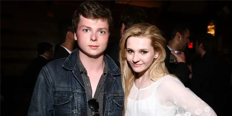 Спенсер Бреслин Собственный капитал: Вики, женат, семья, свадьба, зарплата, братья и сестры