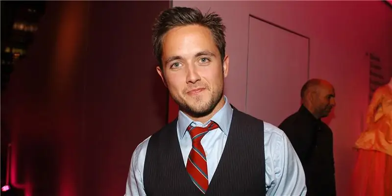 Джастин Чатвин Чистая стоимость: Вики, женат, семья, свадьба, зарплата, братья и сестры