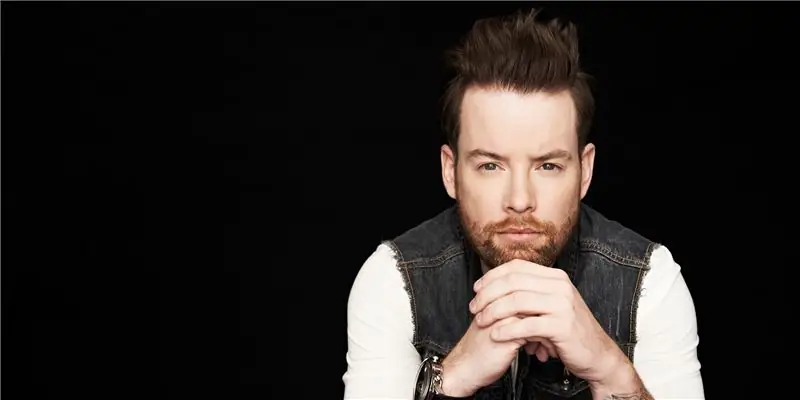 Дэвид Кук Чистая стоимость: Вики, женат, семья, свадьба, зарплата, братья и сестры