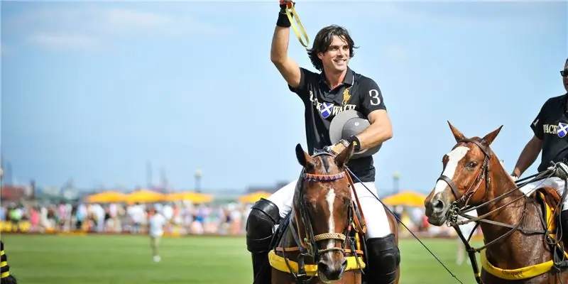 Начо Фигерас Состояние: вики, женат, семья, свадьба, зарплата, братья и сестры