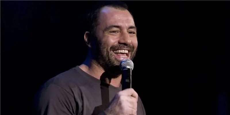 Джо Роган Чистая стоимость: Вики, женат, семья, свадьба, зарплата, братья и сестры