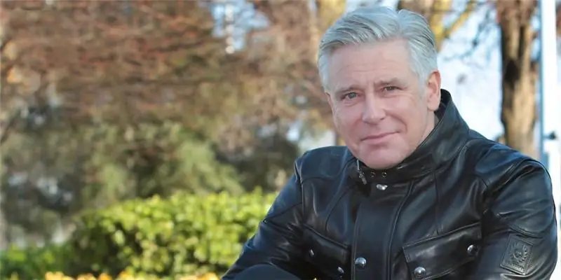 Адам Клейтон Чистая стоимость: Вики, Женат, Семья, Свадьба, Заработная плата, Братья и сестры
