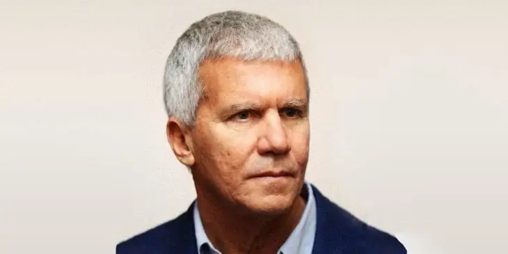 Ларри Гагосян Собственный капитал: Вики, женат, семья, свадьба, зарплата, братья и сестры