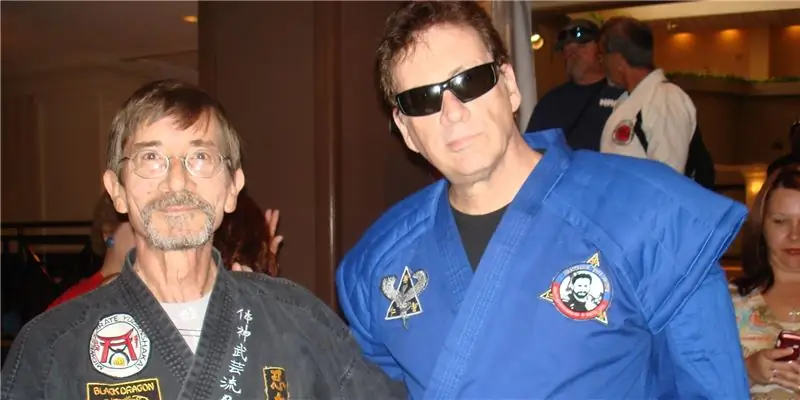 Фрэнк Дакс Собственный капитал: Вики, женат, семья, свадьба, зарплата, братья и сестры