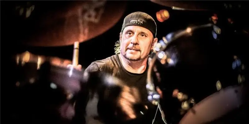 Дэйв Ломбардо Чистая стоимость: Вики, женат, семья, свадьба, зарплата, братья и сестры