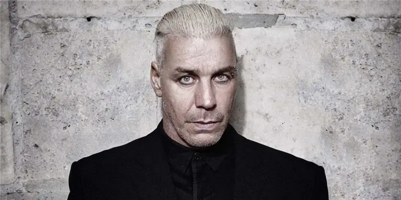 Тилль Линдеманн Собственный капитал: Вики, женат, семья, свадьба, зарплата, братья и сестры