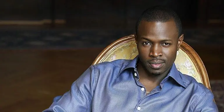 Шон Патрик Томас Чистая стоимость: Вики, женат, семья, свадьба, зарплата, братья и сестры