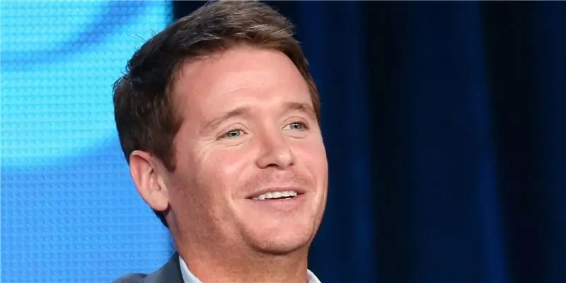 Кевин Коннолли Собственный капитал: Вики, женат, семья, свадьба, зарплата, братья и сестры