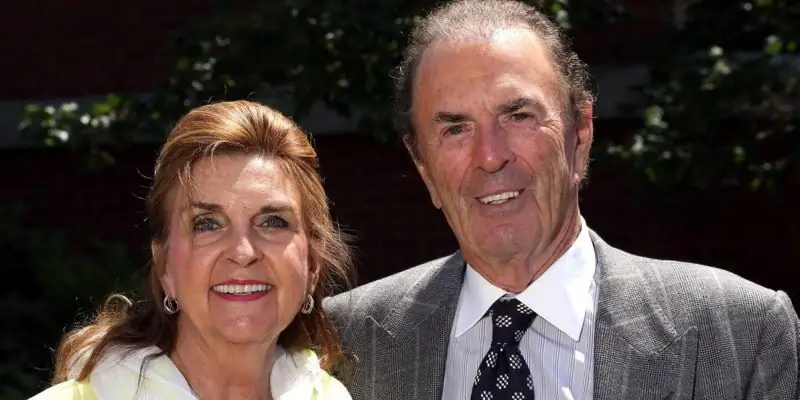 Деннис Вашингтон Чистая стоимость: вики, женат, семья, свадьба, зарплата, братья и сестры