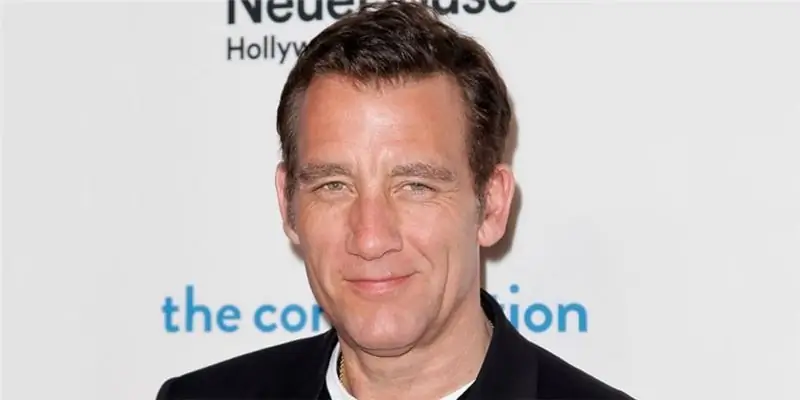 Клайв Оуэн Собственный капитал: Вики, женат, семья, свадьба, зарплата, братья и сестры