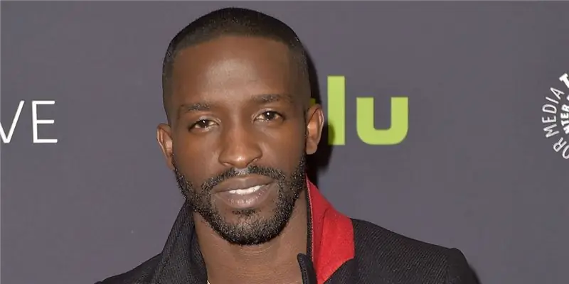 Собственный капитал Элайджи Келли: Вики, женат, семья, свадьба, зарплата, братья и сестры