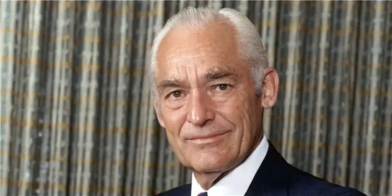 Сэм Уолтон Собственный капитал: Вики, женат, семья, свадьба, зарплата, братья и сестры