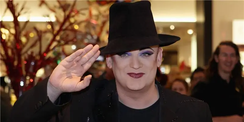 Мальчик Джордж Чистая стоимость: Вики, Женат, Семья, Свадьба, Заработная плата, Братья и сестры