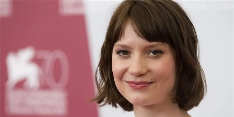 Миа Васиковска Состояние: вики, замужем, семья, свадьба, зарплата, братья и сестры