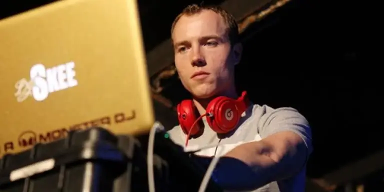 DJ Skee Net Worth: Вики, женат, семья, свадьба, зарплата, братья и сестры
