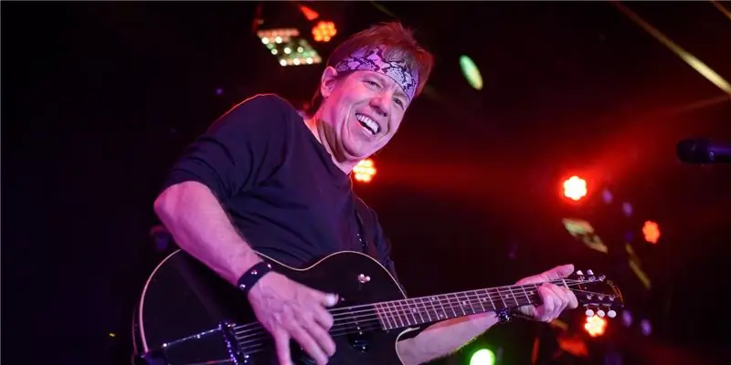 Джордж Торогуд Чистая стоимость: Вики, женат, семья, свадьба, зарплата, братья и сестры