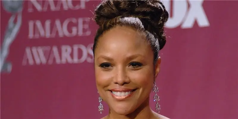 Линн Уитфилд Собственный капитал: Вики, В браке, Семья, Свадьба, Заработная плата, Братья и сестры