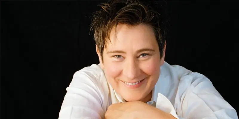 KD Lang Чистая стоимость: вики, женат, семья, свадьба, зарплата, братья и сестры