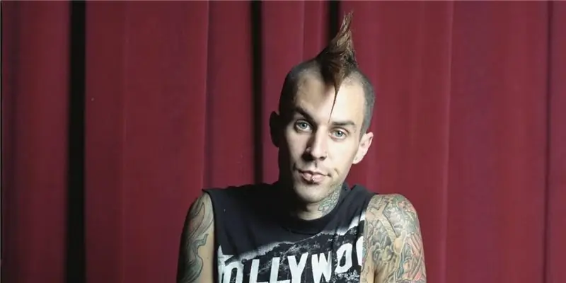 Трэвис Баркер Собственный капитал: Вики, женат, семья, свадьба, зарплата, братья и сестры