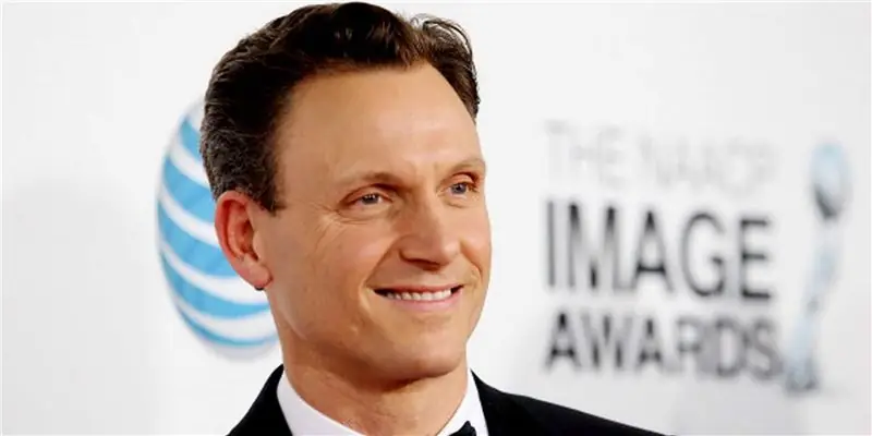 Тони Голдвин Чистая стоимость: Вики, женат, семья, свадьба, зарплата, братья и сестры