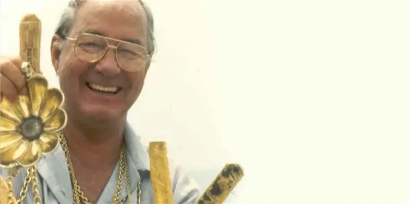 Мел Фишер Чистая стоимость: Вики, Женат, Семья, Свадьба, Заработная плата, Братья и сестры