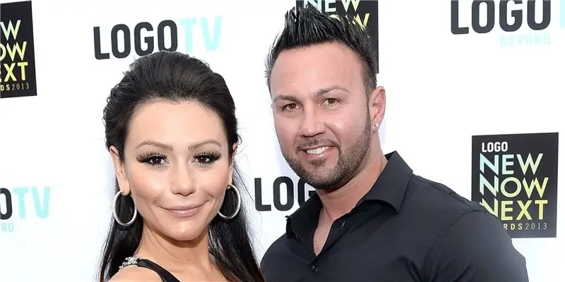 Роджер Мэтьюз Собственный капитал: Вики, женат, семья, свадьба, зарплата, братья и сестры