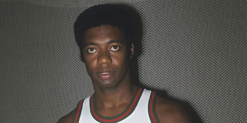 Состояние Оскара Робертсона: Вики, женат, семья, свадьба, зарплата, братья и сестры