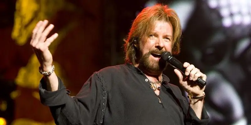 Ронни Данн Собственный капитал: Вики, женат, семья, свадьба, зарплата, братья и сестры