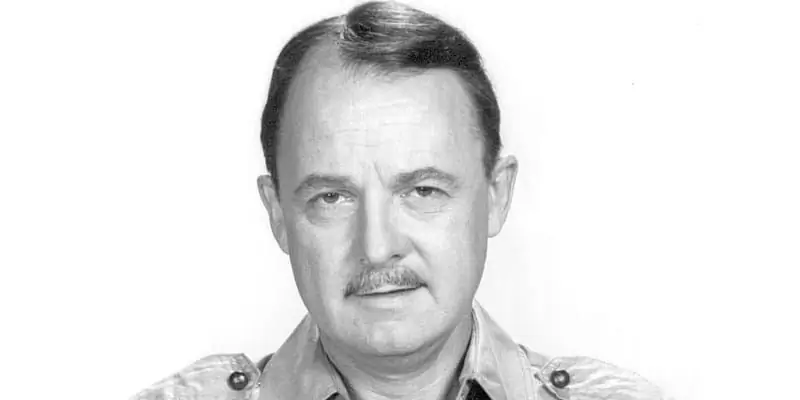 Джон Хиллерман Собственный капитал: Вики, Женат, Семья, Свадьба, Заработная плата, Братья и сестры