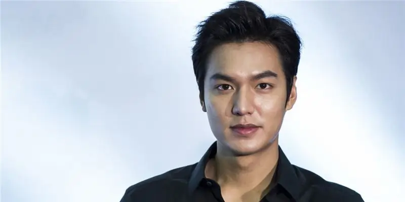 Ли Мин Хо Чистая стоимость: Вики, Женат, Семья, Свадьба, Заработная плата, Братья и сестры