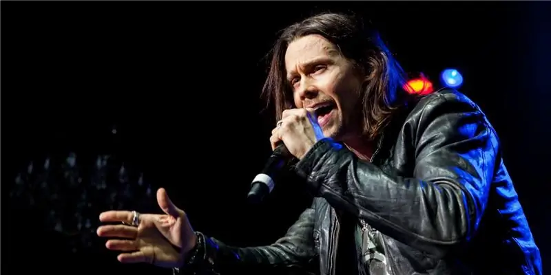 Майлз Кеннеди Собственный капитал: Вики, женат, семья, свадьба, зарплата, братья и сестры