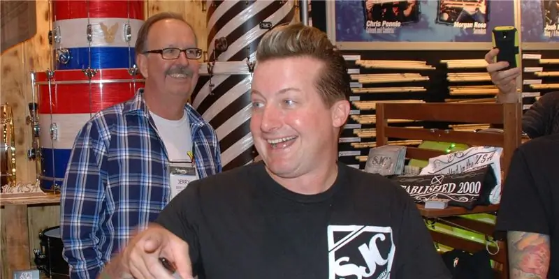 Tre Cool Net Worth: Wiki, В браке, Семья, Свадьба, Заработная плата, Братья и сестры