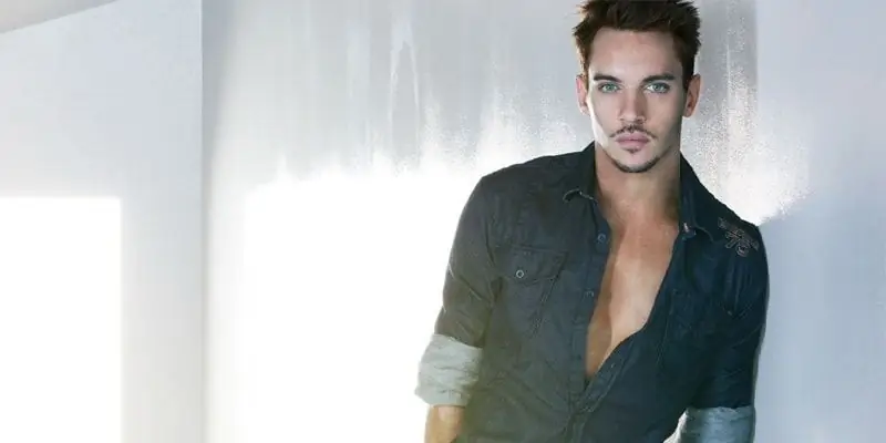 Джонатан Рис Мейерс Собственный капитал: Вики, женат, семья, свадьба, зарплата, братья и сестры