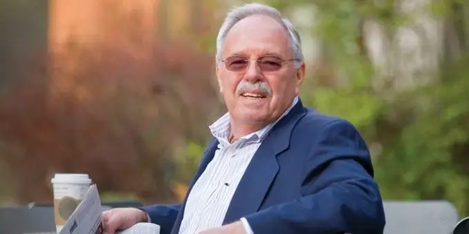 Джим Синегал Собственный капитал: Вики, женат, семья, свадьба, зарплата, братья и сестры