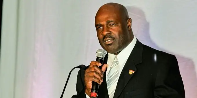 Кристиан Окойе Состояние: вики, женат, семья, свадьба, зарплата, братья и сестры