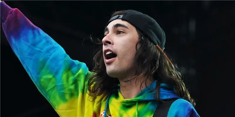 Вик Фуэнтес Собственный капитал: Вики, женат, семья, свадьба, зарплата, братья и сестры