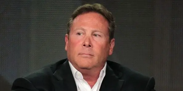 Стивен Клобек Собственный капитал: Вики, женат, семья, свадьба, зарплата, братья и сестры