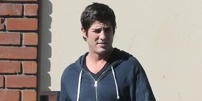 Брэндон Дэвис Собственный капитал: Вики, женат, семья, свадьба, зарплата, братья и сестры