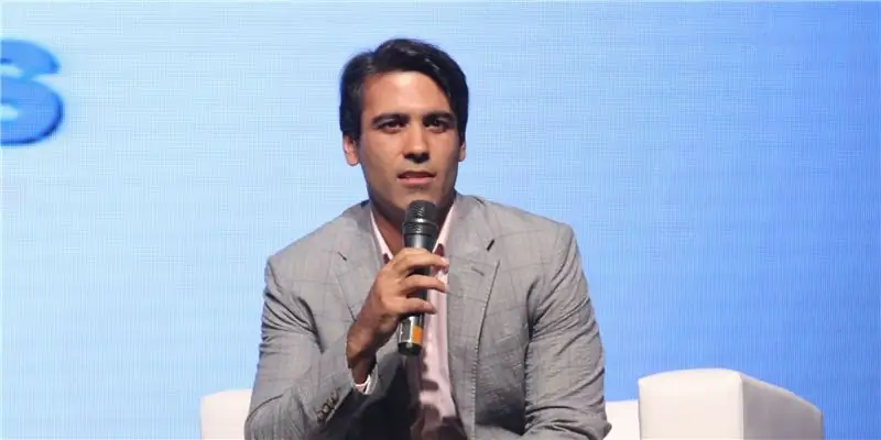 Дивья Нарендра Чистая стоимость: Вики, В браке, Семья, Свадьба, Заработная плата, Братья и сестры