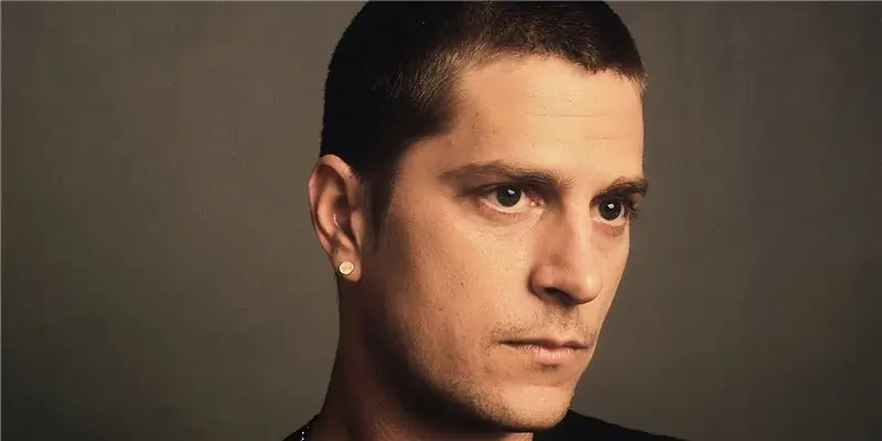 Роб Томас Чистая стоимость: Wiki, женат, семья, свадьба, зарплата, братья и сестры