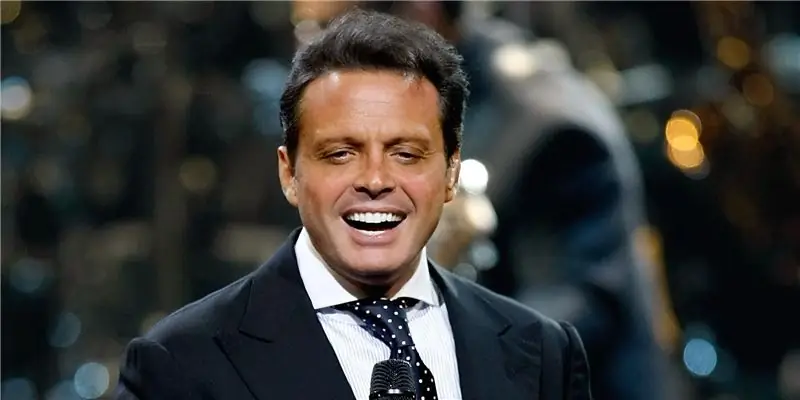 Луис Мигель Чистая стоимость: Вики, женат, семья, свадьба, зарплата, братья и сестры