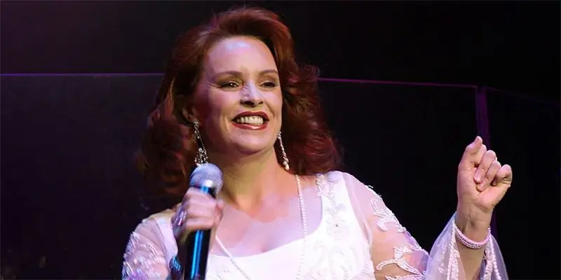 Шина Истон Собственный капитал: Вики, В браке, Семья, Свадьба, Заработная плата, Братья и сестры