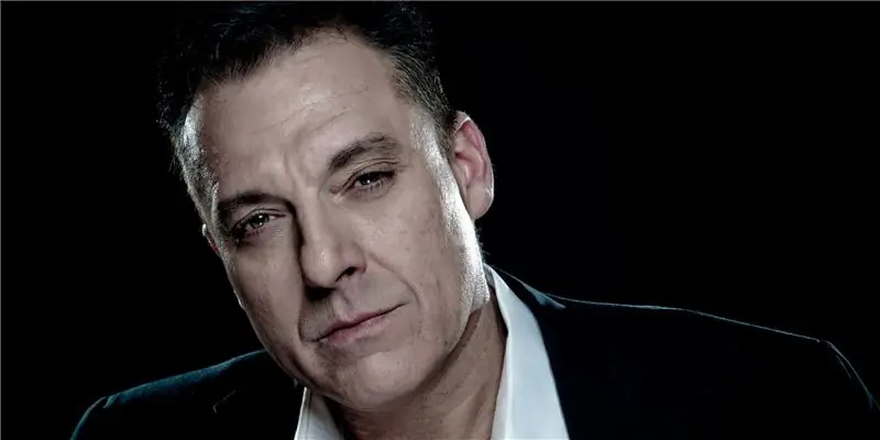 Том Сайзмор Собственный капитал: Вики, женат, семья, свадьба, зарплата, братья и сестры