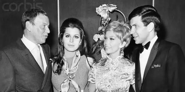 Состояние Тины Синатры: Вики, В браке, Семья, Свадьба, Заработная плата, Братья и сестры