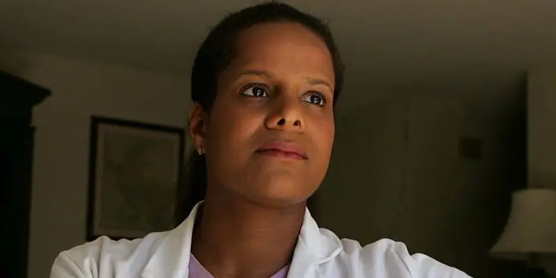 Деби Томас Чистая стоимость: Wiki, замужем, семья, свадьба, зарплата, братья и сестры