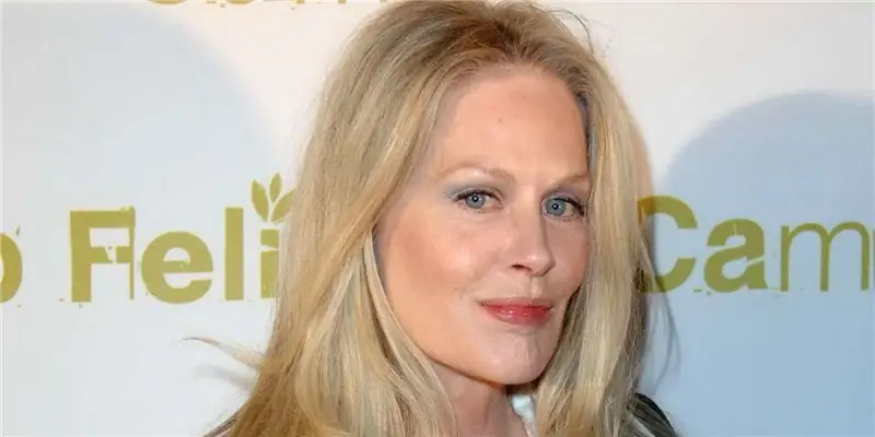 Беверли Д'Анджело Собственный капитал: Вики, В браке, Семья, Свадьба, Заработная плата, Братья и сестры