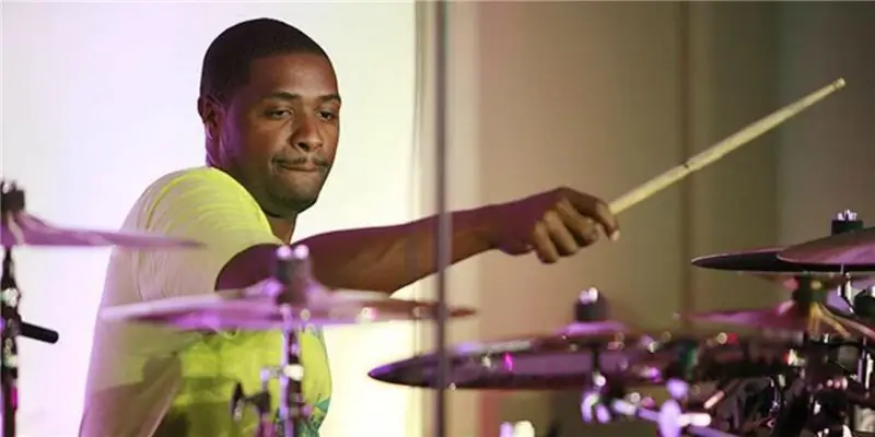 Состояние Тедди Кэмпбелла: Вики, женат, семья, свадьба, зарплата, братья и сестры