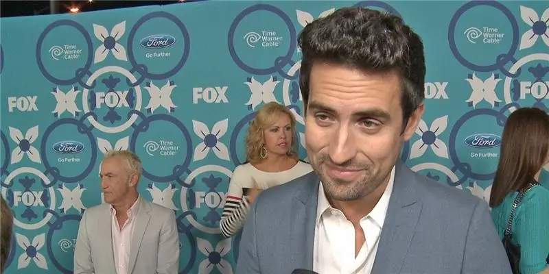 Эд Уикс Чистая стоимость: вики, женат, семья, свадьба, зарплата, братья и сестры